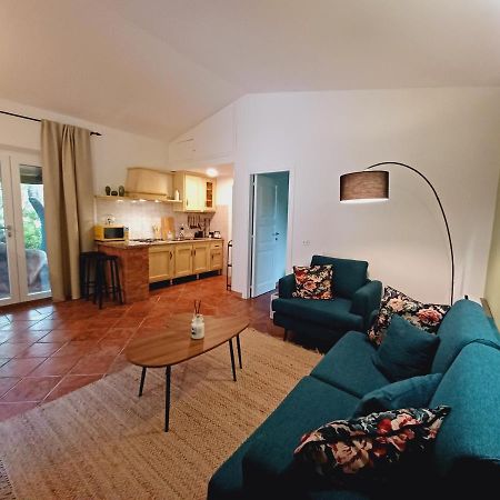 Suite Mirialveda San Pantaleo Ngoại thất bức ảnh